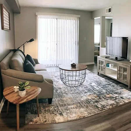Comfy Castleton Suite